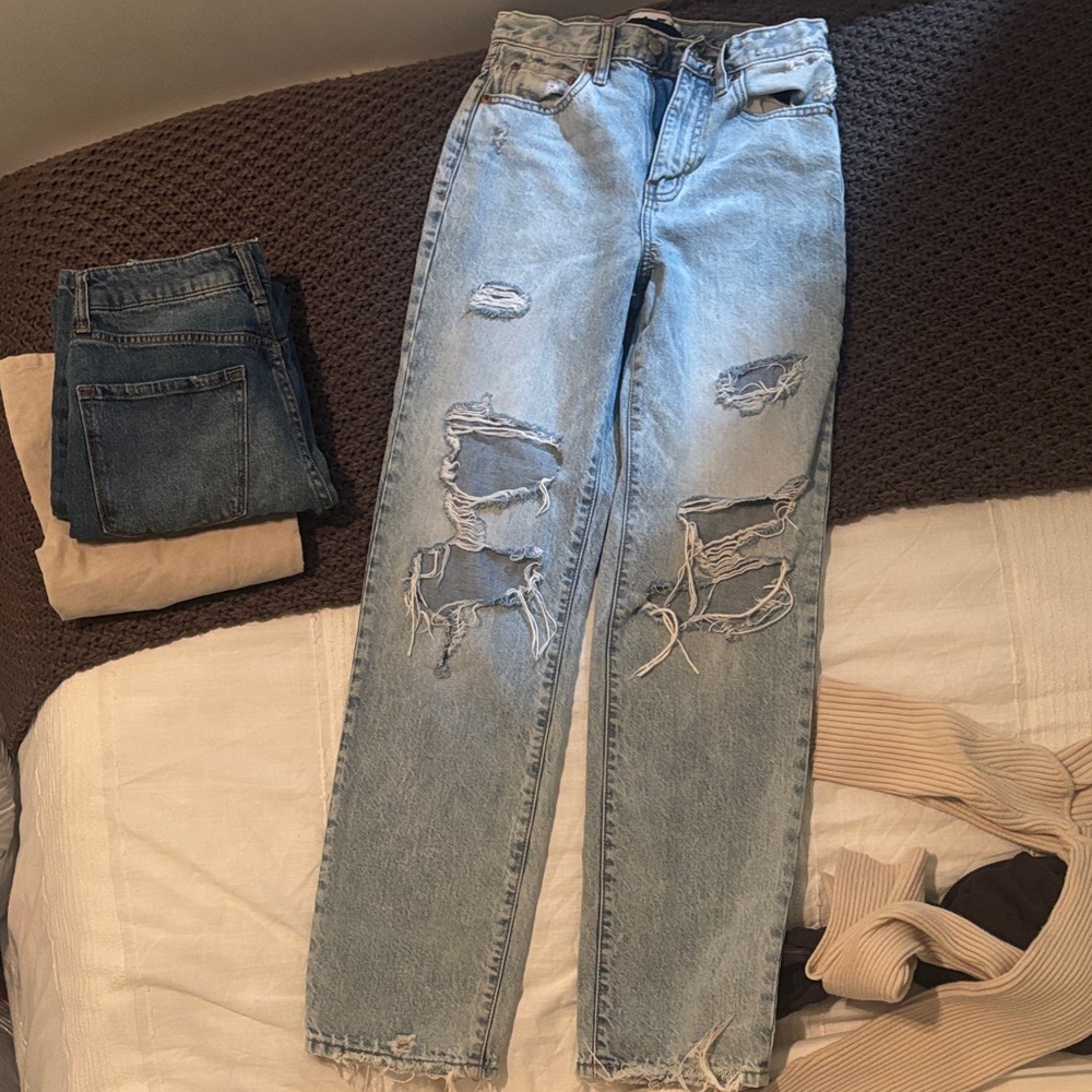 DAZE Light Wash Distressed Jeans